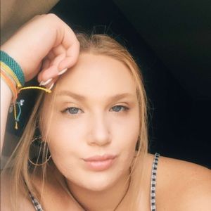 Meet your Posher, Hillary